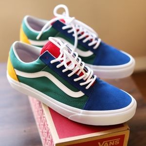 Yacht Club Vans